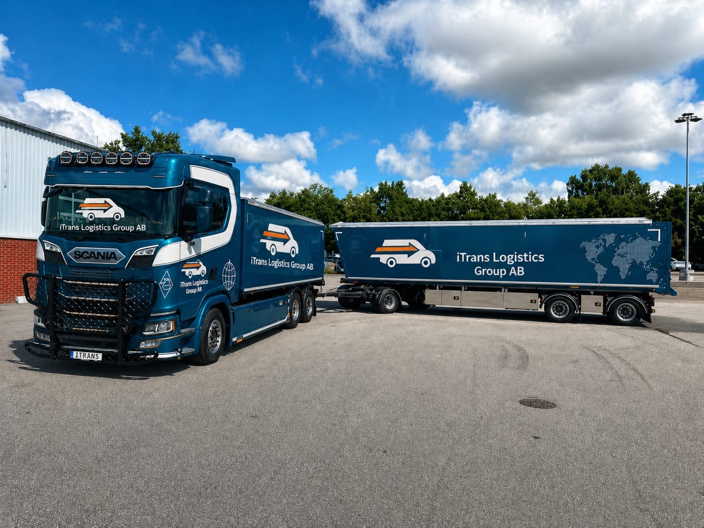 Bild på scania lastbil med släp